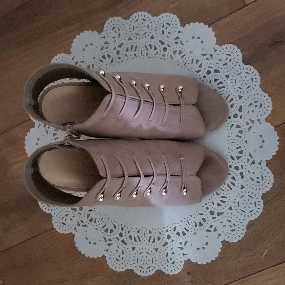 LC Lauren Conrad Size 7.5 Heels - Picture 4 of 6